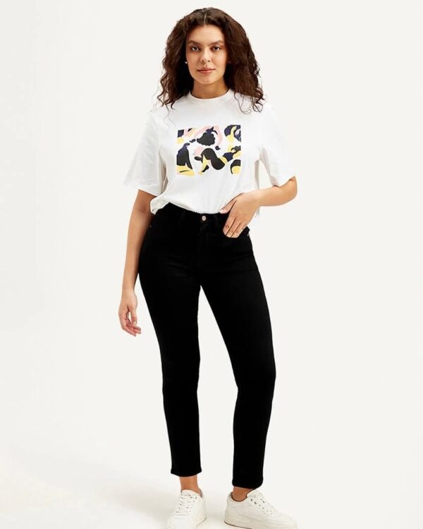 Levi's 724 High-Rise Slim Straight Jeans